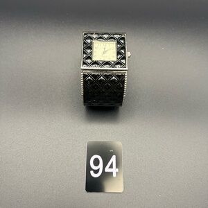 Women’s quartz Black Quilted Watch